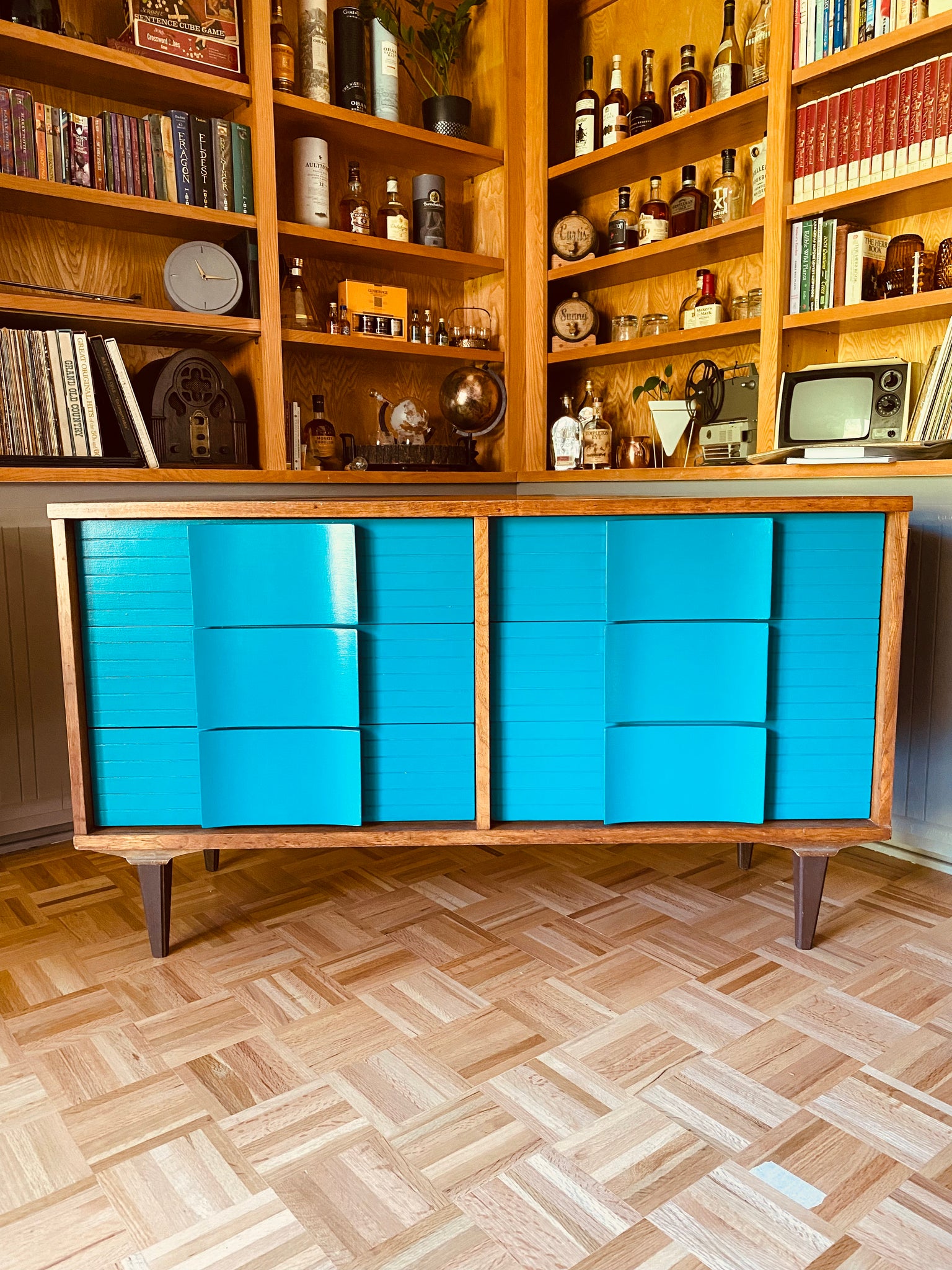 Mid Century Modern Sideboard or Chest of Drawers